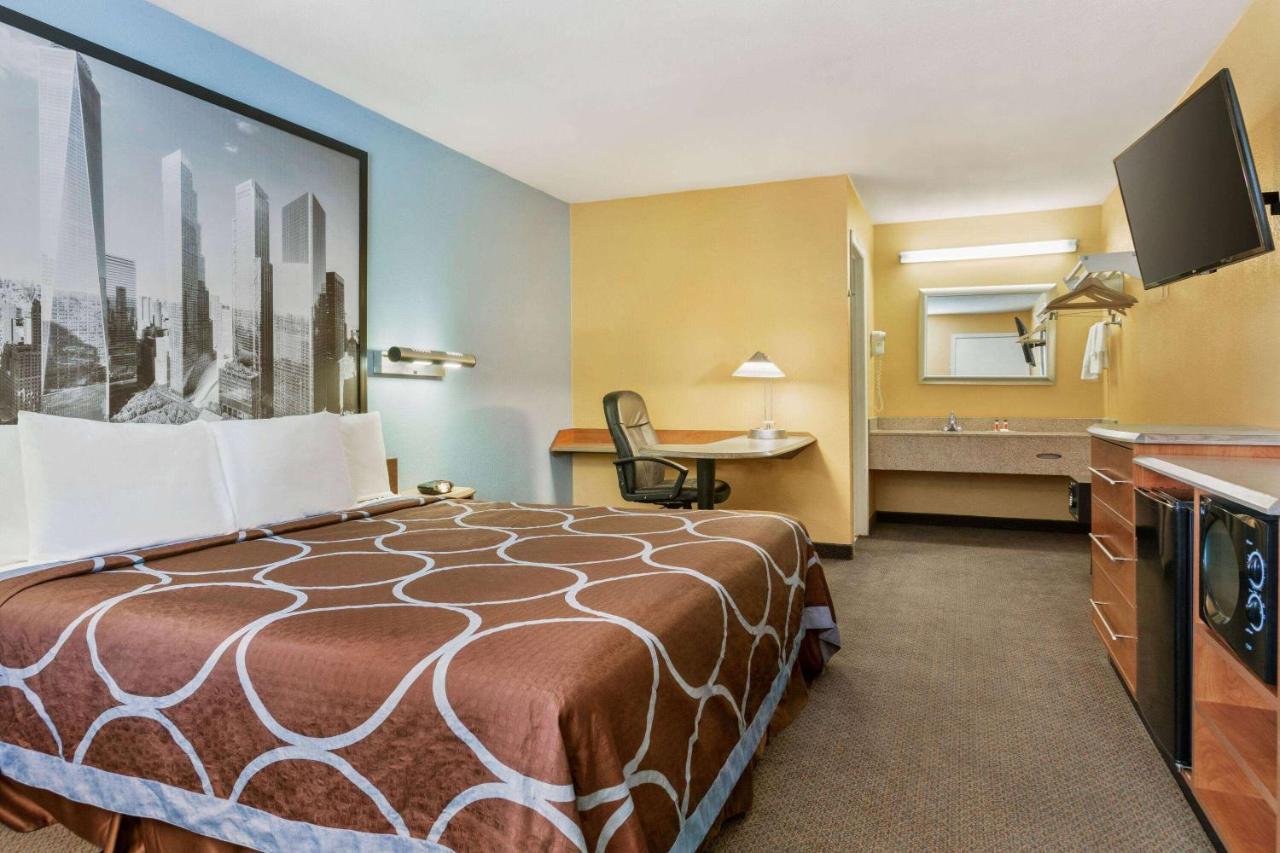 Super 8 By Wyndham Findlay Hotell Exteriör bild